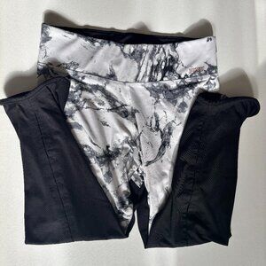 PINK Victoria’s Secret Ultimate Marble Print & Black Leggings – Med